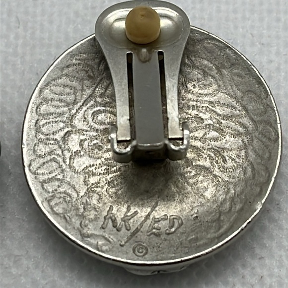 Women's Clip On Earrings Enameled Blue Hearts Silver Tone Circles Modern - Picture 5 of 10